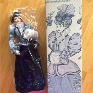 DOLL  AVON FASHION OF AMERICA TIMES Victorian Porcelain Doll 1987 New in Box